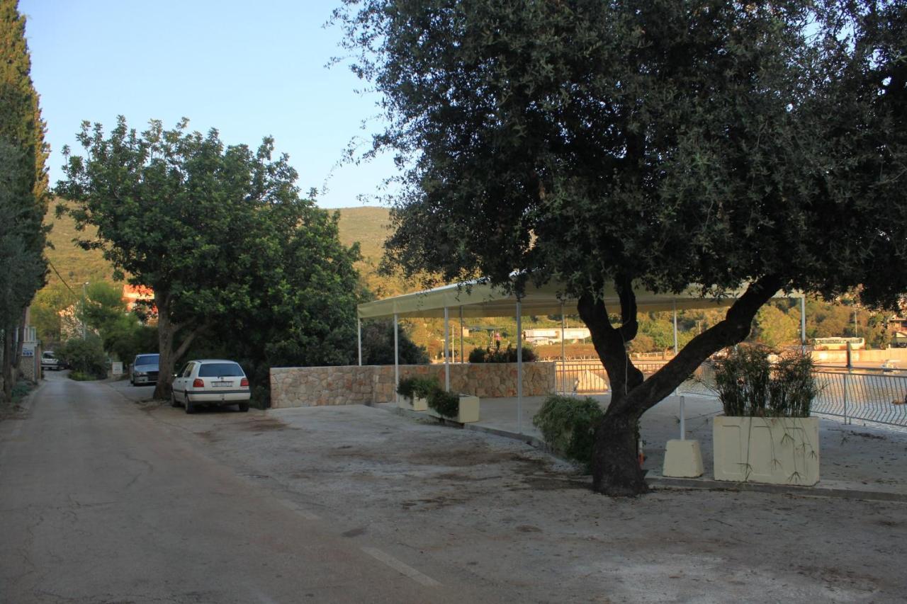 Apartments By The Sea Molunat, Dubrovnik - 8550 Exterior photo